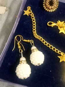 Chic Jewelry Set with Earrings and Bracelet ❣️