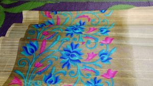 "Blossoming Beauty: A Floral Print Saree 🌸🌼"