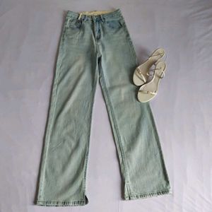 Light Wash Wide Leg Jeans 🐞⚘️