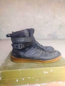 HIGH ANKLE AIR SHOE