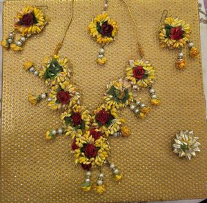Floral Jewellery Set for Special Occasions