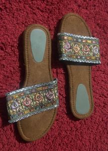 New Embroidered Flat Sandals