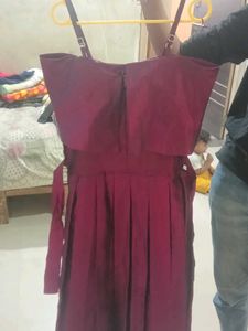 Elegant Off-Shoulder Pleated Party Dress