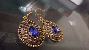 Golden Earing With Blue Gem