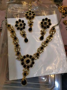 Elegant Black &amp; Gold Jewellery Set