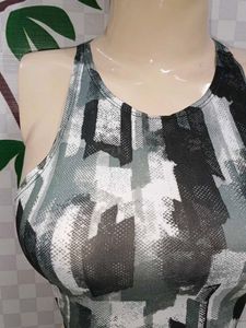 (900)Abstract Print Crop Top