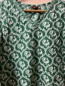 Elegant Green Kurta with Intricate Peacock Print