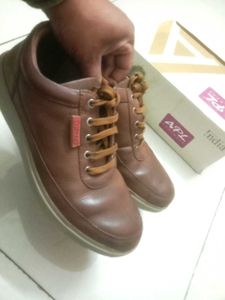✨💯 ORIGINAL WOODLAND CASUAL TAN  SNEAKERS 💯✨