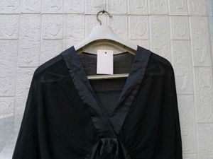 New with tag Chic Black V-Neck Long Sleeve Blouse