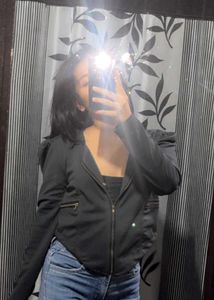 Chic Black Cropped Jacket