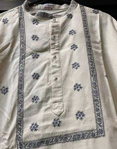 Men's Embroidered Kurta