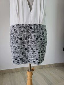 Chic Sleeveless Dress Length 34 Inches
