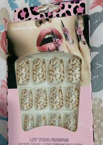Savni Gel Effect Manicure False Nails