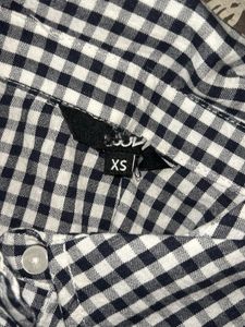 Cute Black &amp; White Gingham Button-Up Top