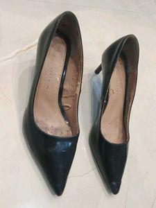 Elegant Black Pointed-Toe Stiletto Heels
