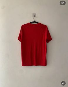 red short-sleeve performance t-shirt