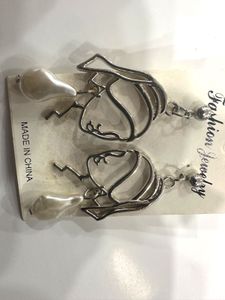 Unique Face Outline Pearl Drop Earrings