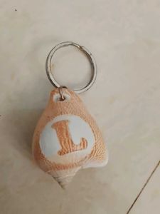 Seashell 'L' Initial Keychain
