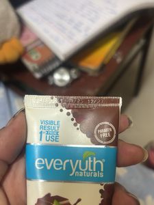 Everyuth Naturals Chocolate Cherry Scrub