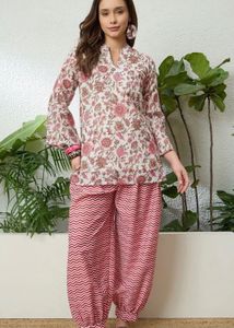 Chic Floral Print Kurta and Pant Set