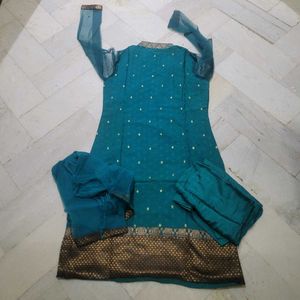 Elegant Teal Embellished Kurta Set