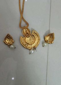Elegant Gold Necklace and Earring Set
