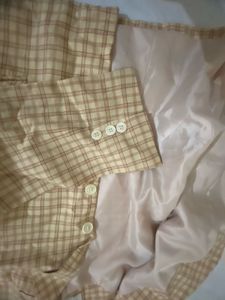 Plaid Blazer - Chic &amp; Versatile