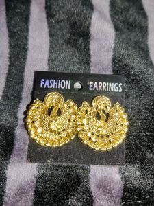 2 Pairs Of Earings