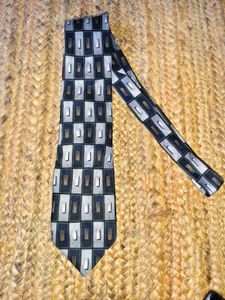 Haggar Geometric Pattern 100% Silk Tie