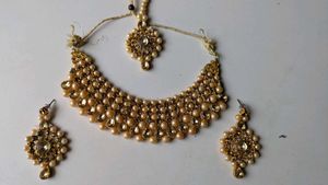 Exquisite Pearl & Stone Necklace Set