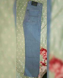 Light Wash Relaxed Fit Jeans
