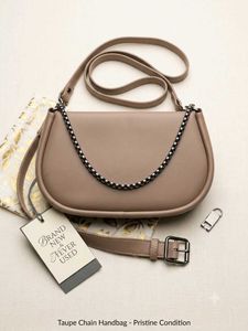 Elegant Leather Crossbody Bag