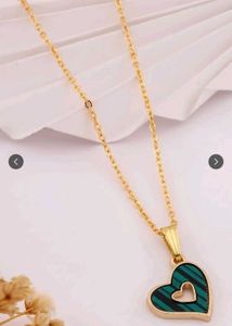 3 picese Elegant Pendants Necklace Set Totally New