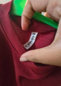 Chic Maroon Cropped Top