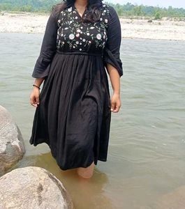 😍 Black Midi Dress