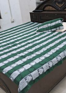 green double bed sheet