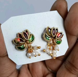 Elegant Gold Necklace and Earrings Set