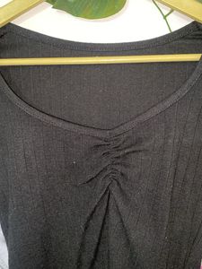 PRICE DROP‼️Black cropped Ribbed Ruched Long Sleev