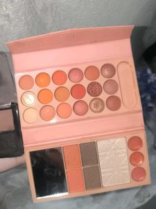 Eyeshadow &amp; Blush Palette Bundle