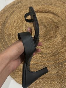 New Chic Black Toe-Ring Mules