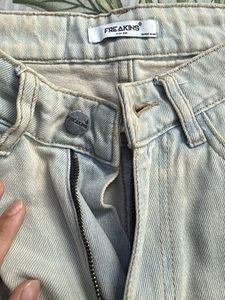 Baggy Light Wash Cargo Jeans