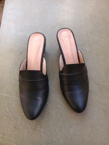 Black Mules - Chic &amp; Comfortable