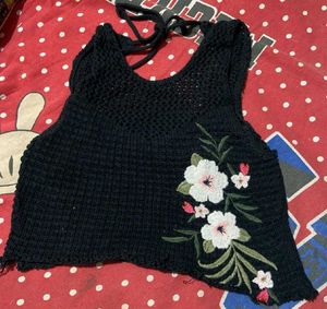Black Crocheted Floral Crop Top🩷