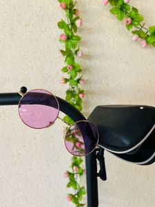 Round Sunglasses with Case