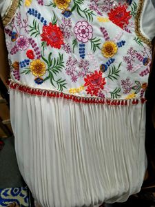 Elegant Floral Embroidered Kurta