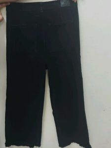 Black Wide Leg Cropped Jeans on Discount 45%🌷