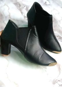 Chic Black Ankle Boots🖤with Block Heels