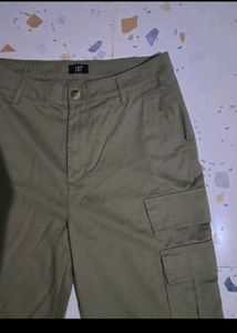 olive cargo pants🫒