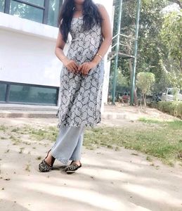 sleeveless straight kurti
