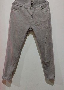 High-Waisted Grey Denim Momfit Jeans